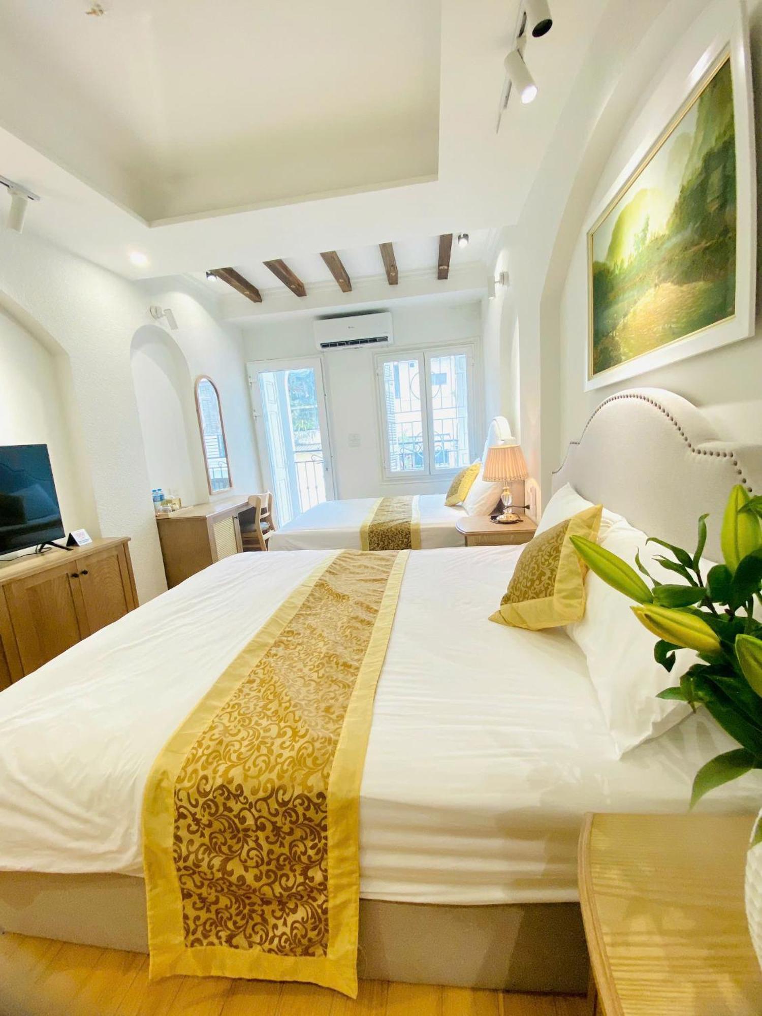 La Mandarina & Travel At 13 Hang Hanh Street *